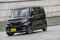 もう一台の試乗車は「N-BOXカスタムG・L Honda SENSING」。自然吸気エンジンを搭載した、カスタムの最もベーシックなグレードとなる。