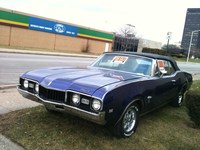 オールズモビルは、リーマンショック以前の2004年にブランドが廃止された。これは1968年「カトラス」。デトロイトで2012年に撮影。