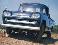 「ジュニア」を「日産セドリック」、「スタウト」を「トヨペット・クラウン」とするならば、それらと同級の「プリンス・グロリア」に相当するのが1961年に登場した「プリンス・スーパーマイラー」。ライバルと同じく1.9リッター直4エンジンを搭載していた。