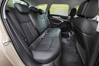 「A6」にはリアシートヒーターや4ゾーンエアコン、後席用オーディオインターフェイスなど、後席の快適性を高める装備がオプションで用意されている。