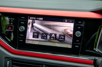 「ポロGTI」には走行モード切り替え機構の「ドライビング プロファイル機能」が標準装備されており、パワープラントや空調などの制御に加え、“スポーツセレクト”サスペンション搭載車ではダンパーの減衰力も切り替えることができる。