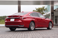 7代目となる新型「レクサスES」は、2018年4月の北京モーターショーでデビュー。日本でESが販売されるのは、今回が初となる。