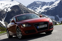 アウディTTクーペ 2.0TFSI（FF/2ペダル6MT）／3.2クワトロ（4WD/6MT）【海外試乗記】