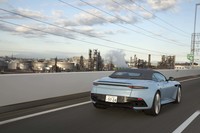 8層の断熱材と防音材を組み合わせたファブリックルーフを装備。14秒でオープンし、16秒でクローズする。