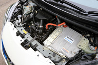 テスト車は、エンジンチューニングメニュー（NISMOスポーツリセッティング）によってECO／S／ノーマルBレンジの各モードが、よりスポーティーな特性に変更されていた。