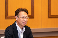 ＜吉岡憲一さんプロフィール＞
	1992年にトヨタ自動車に入社。2010年から「アルファード」を担当し、2011年から現職に。初代「レクサスLM」も手がけたラグジュアリーミニバンのスペシャリスト。