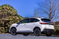 今回試乗した車両は、特別塗装色の「ピュアホワイトパール」をまとっていた。これを含め外装色は全8種類から選択できる。