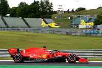 開幕2戦の舞台、レッドブル・リンクと違い、パワーユニットの優劣が出にくいハンガロリンクがフェラーリに味方してくれた。とはいえ、優勝争いからは程遠い場所での戦いとなったが……。今季3戦目にして初めて2台そろって予選Q3進出し、セバスチャン・ベッテル（写真）5位、シャルル・ルクレール6位。レースではタイヤ選択を2台で分け、状況にマッチしなかったソフトタイヤを与えられたルクレールは苦戦を強いられて入賞圏外の11位でゴール。ベッテルは6位。ちなみに2台とも周回遅れだった。（Photo=Ferrari）