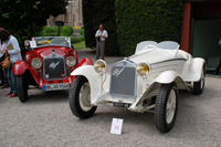 「アルファ・ロメオ6C 1750SS」のシャシーに、トゥーリングがワンオフ製作したボディーを組み合わせた「フライングスター」（右）。