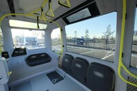 「トヨタe-Palette」の車内の様子。このモビリティーの場合、自動運転による無人運行のほか、手動での操縦も可能となっている。