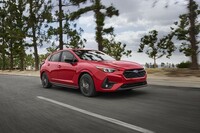 ロサンゼルスモーターショー2022において世界初公開された、北米仕様の新型「スバル・インプレッサ」。