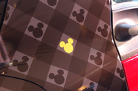 トリディオンセーフティセルもミッキー柄。1点だけがイエローになっている。