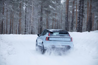 ドライブした「EX30ツインモーター パフォーマンス」は前後のモーターを合わせて最高出力428PSを発生。ボディーはコンパクトながらパワフルだ。