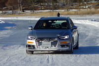 一日のプログラムを通じて、氷上ドライブが上達した（ように感じた）筆者。次こそは“クワトロダンス”と“クワトロドリフト”をマスターするぞ！ と心に誓ったのだった。（写真＝webCG）