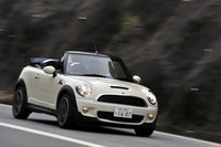 MINIクーパーS コンバーチブル（FF/6AT）【ブリーフテスト】の画像