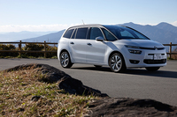 「グランドC4ピカソ」は「C4ピカソ」に対し、ホイールベースで60mm、全長で170mm長い。