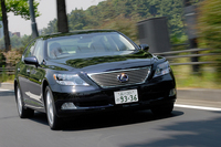 レクサスLS600hL“後席セパレートシートpackage”（4WD/CVT）【ブリーフテスト】の画像