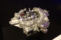 リアアクスルに搭載されるTMU（ツインモーターユニット）。