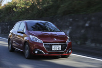 エンジンの直噴ターボ化によって、新しい「208」はクルマ全体の印象が大人っぽくなった。