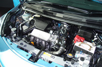 新型「ノート」の技術的な見どころのひとつ、スーパーチャージャー付きの1.2リッター直3「HR12DDR」ユニット。
