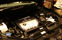 日本仕様は2.4リッター直4のみとなる。