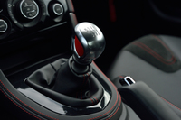 トランスミッションは6段MTのみ。