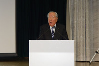 鈴木会長は、「自動車技術を取り巻く環境が大きく変化しており、良品廉価だけのクルマづくりでは、この先、行き詰まってしまうという危機感を感じ、業務提携をお願いした」と語った。