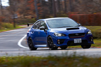 姿勢制御システムの「アクティブ・トルク・ベクタリング」については、ベース車ではコーナリング時にフロントの内輪のみにブレーキをかけるのに対し、「S207」ではリアの内輪にもブレーキをかけるよう制御を変更。また、ステアリングのギア比を13：1から11：1に変更している。