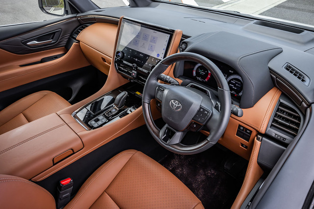 トヨタ・ヴェルファイアZプレミア（FF/8AT）【試乗記】 “走れる