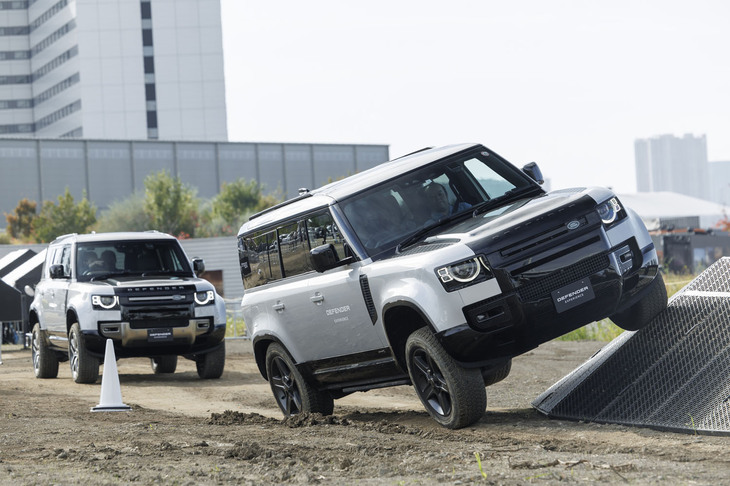 最大傾斜45度の急坂や、モーグル路を模した2種類のテラポッドが並んだコースを行く「ミニ＆マウンテンテラポッド・バンク」に、多くの来場者がトライ。試乗を待つ順番待ちの列ができるほどの人気アクティビティーであった。