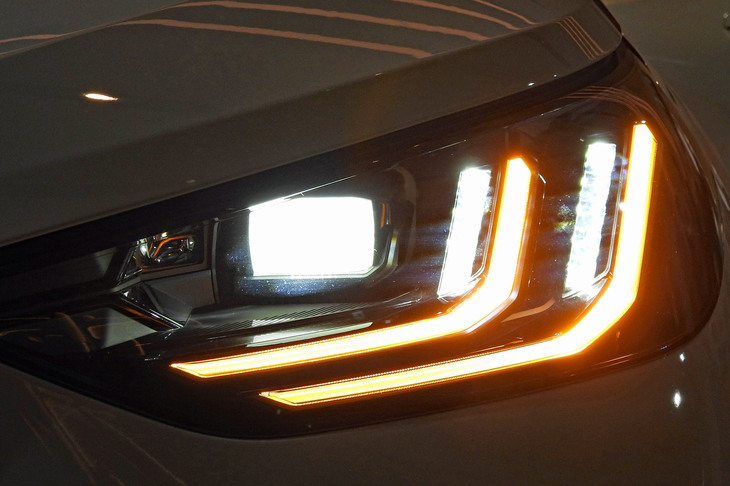 BMW X3 M50 xDrive（ヘッドランプ）