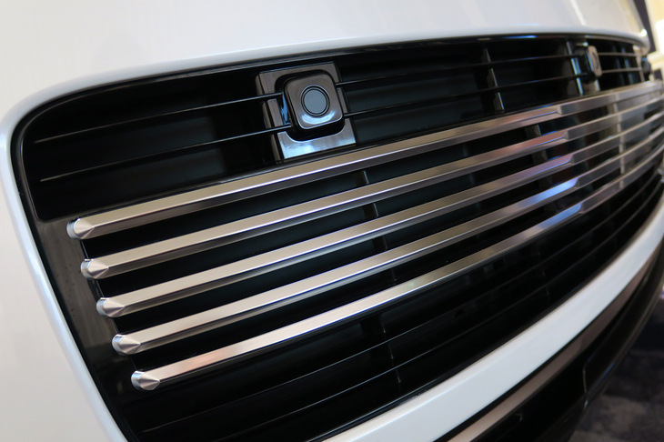 ランドローバー・レンジローバーSV P530（フロントバンパー装飾）