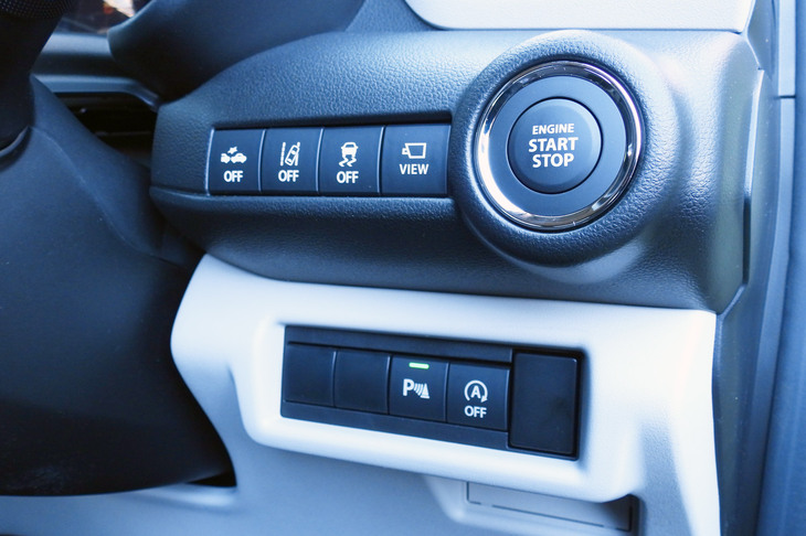 スズキ・スイフト ハイブリッドMZ（イグニッションスイッチ＆スイッチパネル）