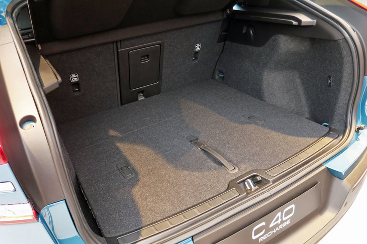 ボルボC40リチャージ（ラゲッジスペース）