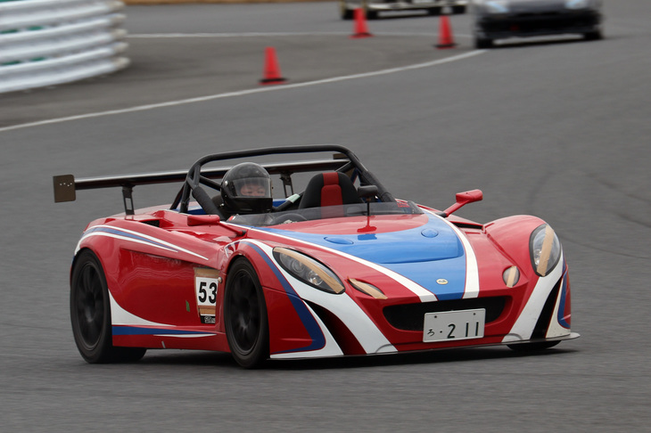 「ロータス2イレブン」。限りなくレーシングカーに近いロードカー。