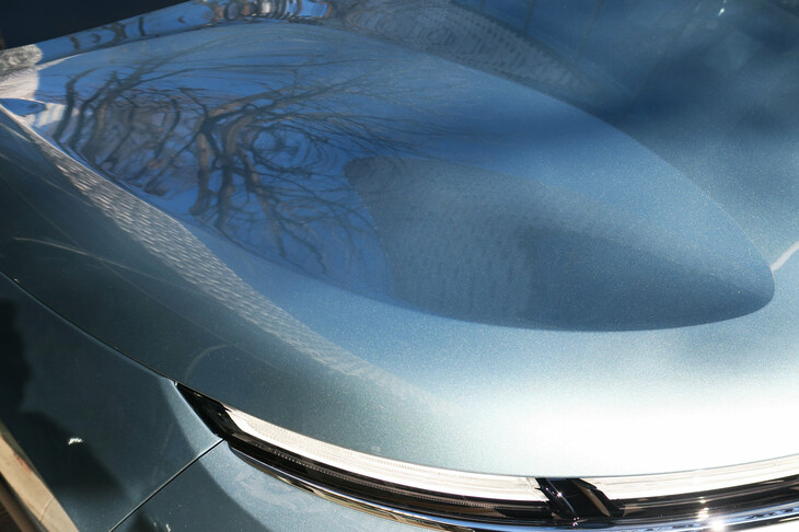 シトロエンE-C4エレクトリック（ボンネット）