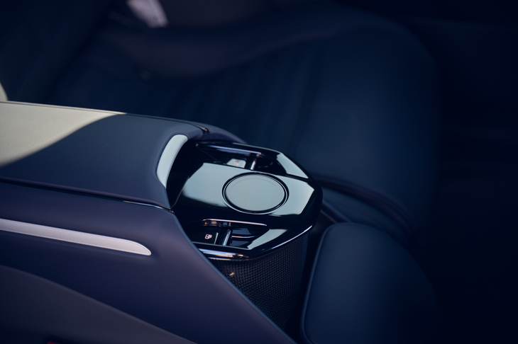 フェラーリ・プロサングエ（リアセンターコンソール）