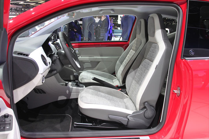 「フォルクスワーゲンup! beats」のインテリア。