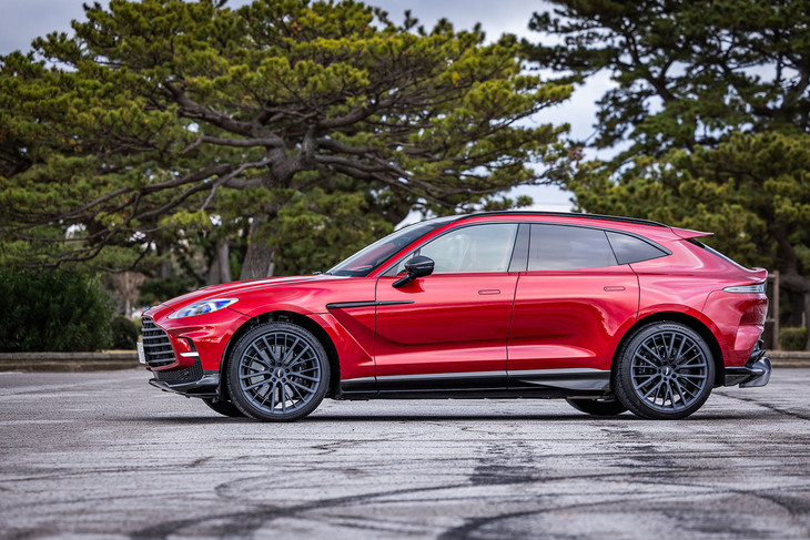 アストンマーティンDBX707