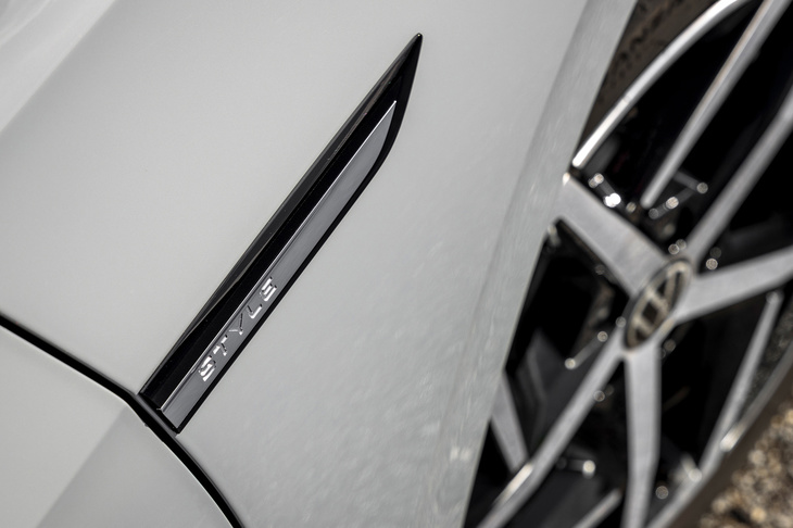 新型「ゴルフ」では仕様の違いに応じたグレード名も刷新。ベースグレードに「ライフ」「スタイル」「Rライン」の、全4種類のラインナップとなった。