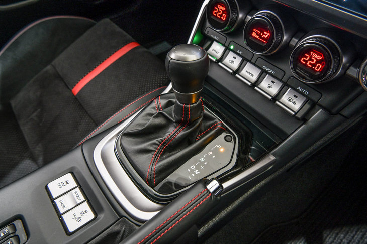 6段ATについては、スポーツモードの制御を変更。“マニュアルモード要らず”の、ストレスのない気持ちのいい走りを実現したという。