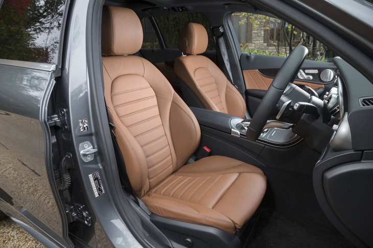 インテリアには新色として「サドルブラウン」が設定された。