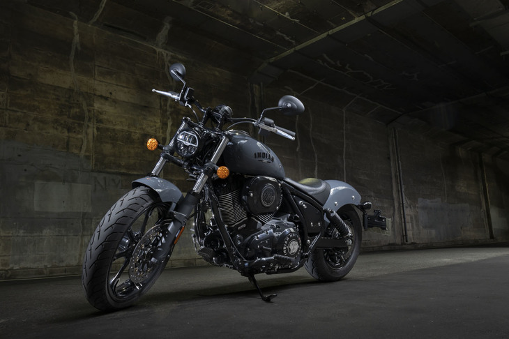 デザインを害する部品の付加を極力排し、シンプルさを追求した新型「チーフ」。デザイナーはオイルクーラーの装備も許さなかったという。