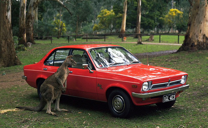 1975年2月にオーストラリアで登場した「ホールデン・ジェミニ」。仕様は「いすゞ・ジェミニ」に準じており、ボディーは4ドアセダンと2ドアクーペ。1978年にはボクスホールをベースにした3ドアワゴンが追加された。