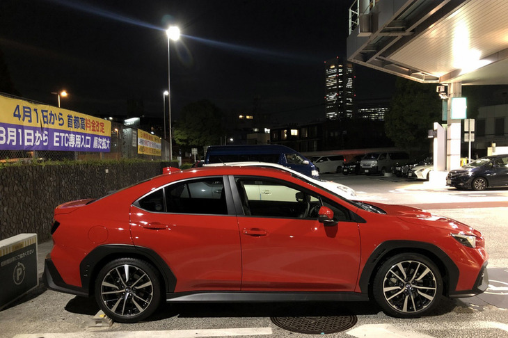 首都高がスバラシイことを再確認し、同時に首都高で天上界の展示走行を行う車両についていけるクルマがあればいいということに気づいた。その点「WRX S4」は申し分のない一台だった。