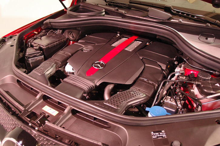 「メルセデスAMG GLE43 4MATICクーペ」の3リッターV6ツインターボエンジン。