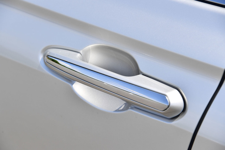 ユーザーが最初に触れる部分であるハンドルバーは、特に触感や操作感にこだわって開発されている。