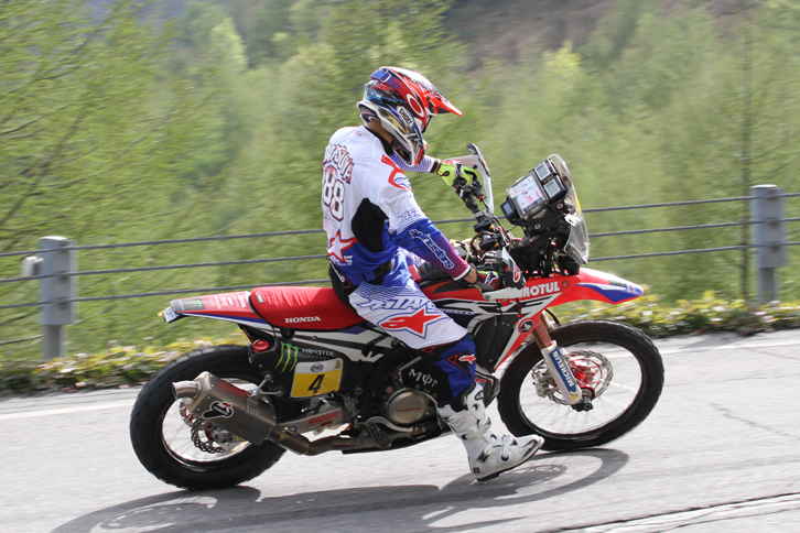 ホンダの二輪モータースポーツを統括するHRCがエントリーした「ホンダCRF450ラリー」。2017年ダカールラリー用マシンである。