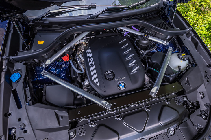 「B57D」と呼ばれるエンジン本体は、21PSと30N・mアップの最高出力286PS/4000rpm、最大トルク650N・m/1500-2500rpmに進化。スタータージェネレーターは最高出力11PS、最大トルク35N・mを発生する。