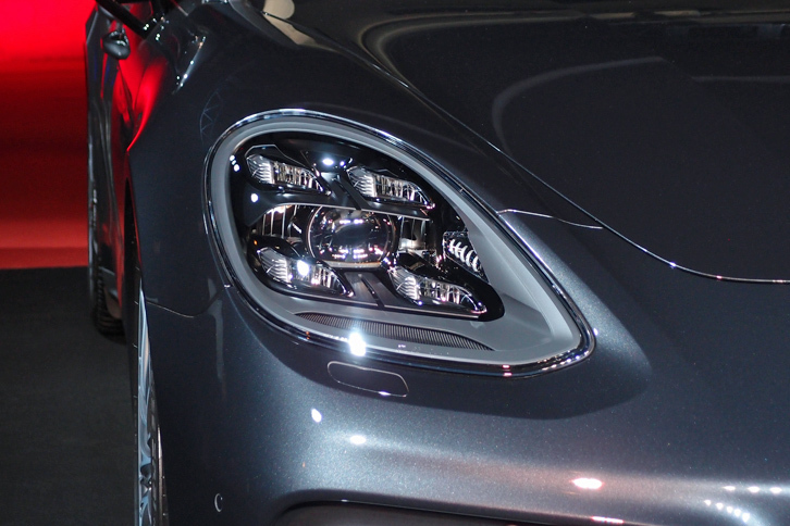 ポルシェ・パナメーラ（ヘッドランプ）